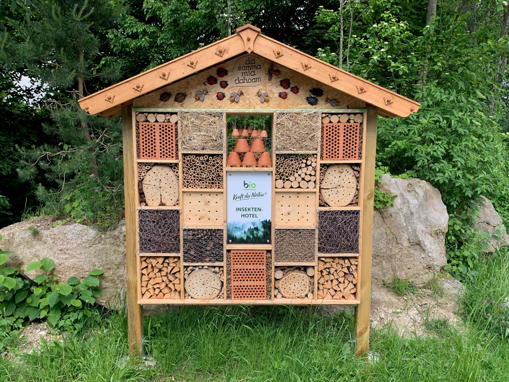 Das Bio-Zentrale Insektenhotel auf dem Firmengelände zeugt von der Nachhaltigkeit des Unternehmens